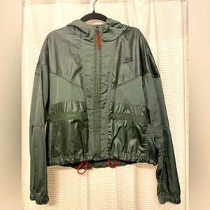Nike Cropped Hooded Windbreaker
